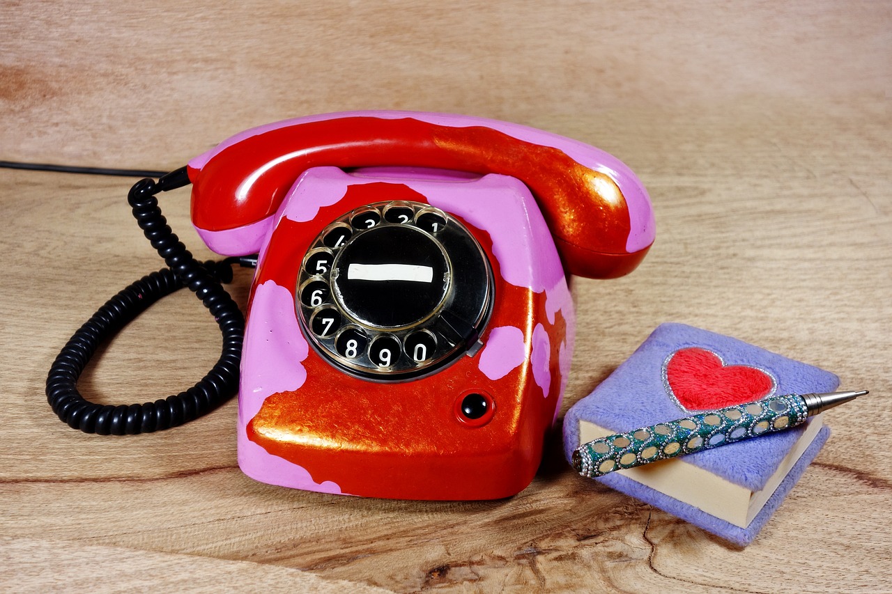 Wie zit er achter +31768507070?